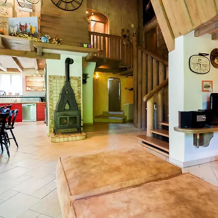 Pleasant Holiday Home In Weywertz Near The Lake *