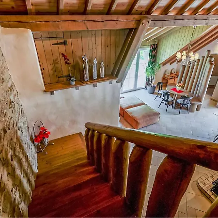 Pleasant Holiday Home In Weywertz Near The Lake *