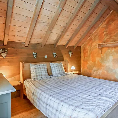 Pleasant Holiday Home In Weywertz Near The Lake *